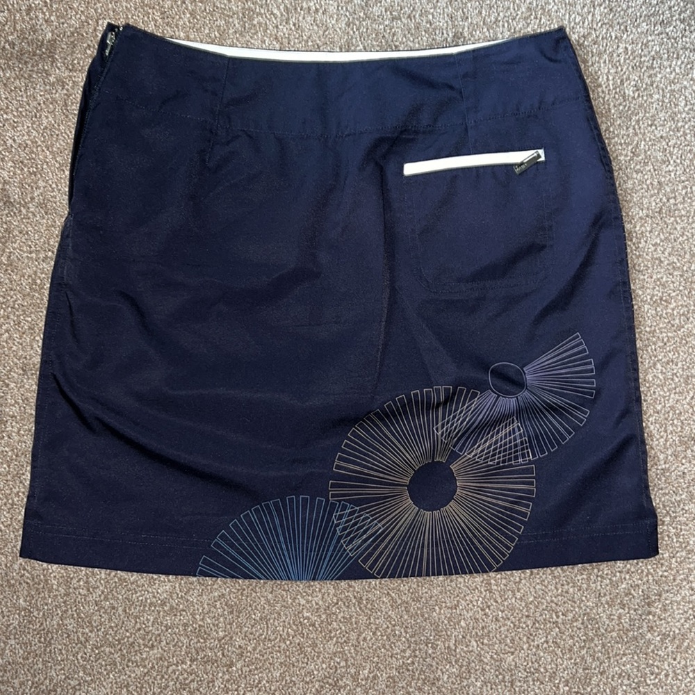 Lija golf skort with abstract - Picture 2 of 3